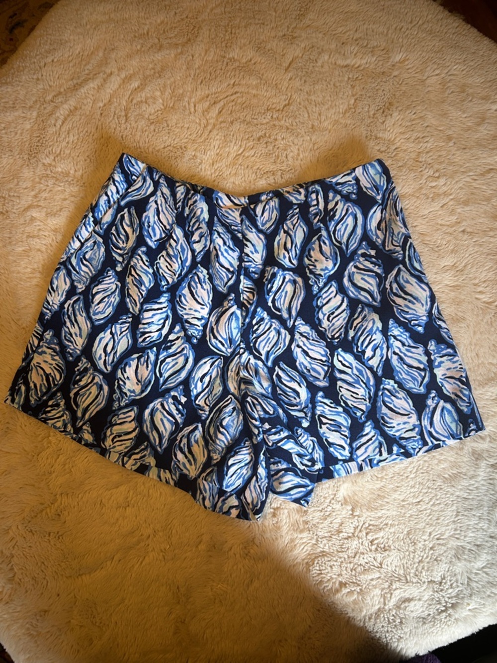 Lilly Pulitzer Blue Shell Patterned Women's Shorts Excellent Condition Cute